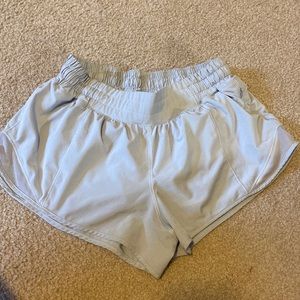 Lululemmon size 8, blue linen , low rise, hotty hot, 2.5 inch